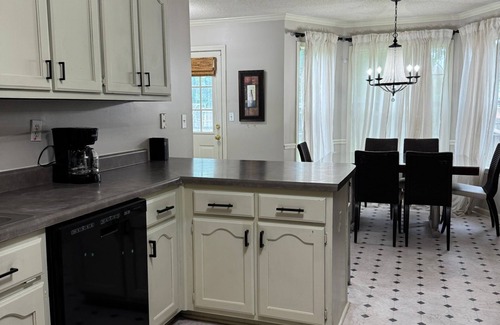 Olive Branch House | Monthly- Spacious 5BR/2.5BA- Brick Home in Olive Branch