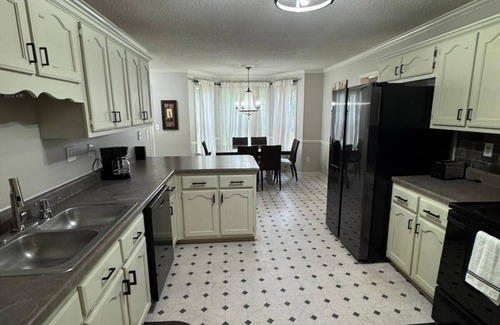Olive Branch House | Monthly- Spacious 5BR/2.5BA- Brick Home in Olive Branch