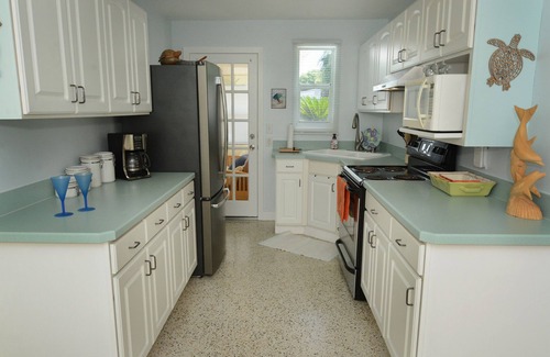 Roberta Heights In Oakdale Park House | Monthly specials!The Dolphin House! Pool home close to the beach & Pets Welcome