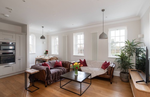 Bickley Apartment | Monthly Stays-Luxury Exclusive Flat, 9 miles London