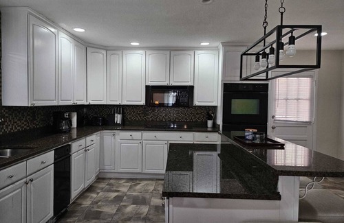 Cordova House | MONTHLY STAYS-Southern-Inspired 5-BR Luxury Home with Pool & Jetted Tub