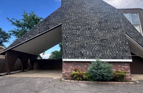 Parkway Village House | MONTHLY STAYS- Spacious 12-Bedroom Retreat in Memphis- Sleeps Many.