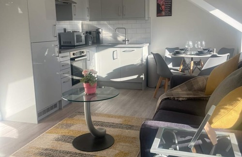 Brentwood Apartment | Monthly & Weekly Discounts -Central London Links-Contractors/Relocators/Business