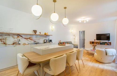 Quartier de Rochechouart Apartment | Montmartre Rochechouart - 1 Bed Apt Sleeps 2