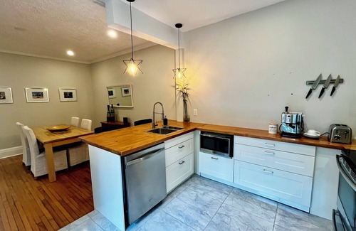 Mercier-Hochelaga-Maisonneuve Apartment | Montréal Haven