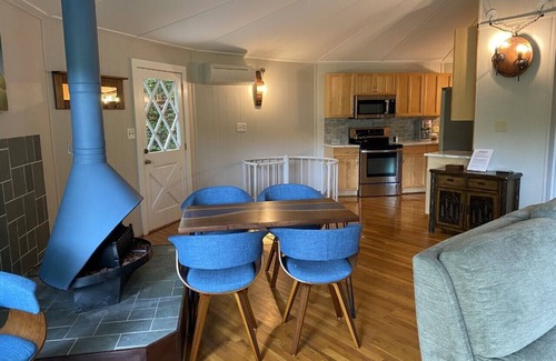Black Mountain Cabin | MONTREAT ROUND HOUSE - Mountain views, Renovated, Hot Tub, Fire Pit