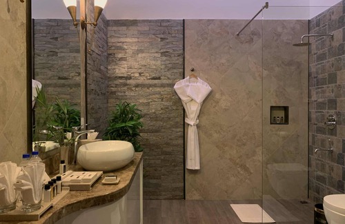 Somvarpet Hotel | Montrose Golf Resort & Spa