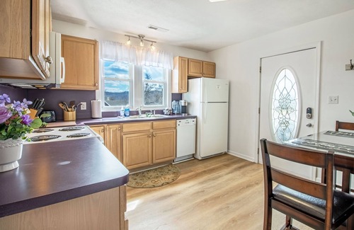Fishersville House | Montrose Vintage Loft at Fishersville