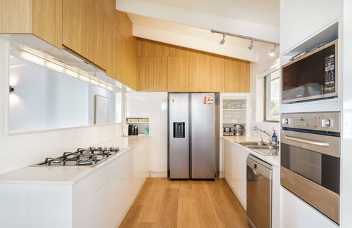 Montville House | Montville Retreat With Hinterland & Coastal Views