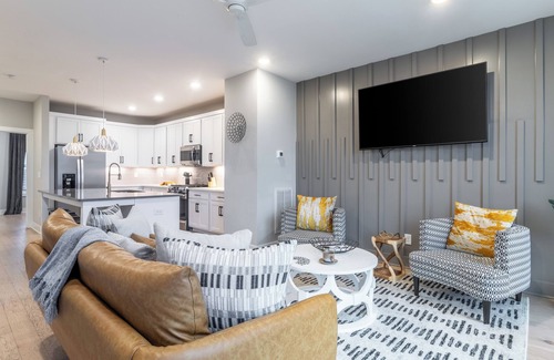 Talbot's Corner House | Monty by AvantStay | 4BDR 4BA, Balcony w/Outdoor Seating, 5mins to DT