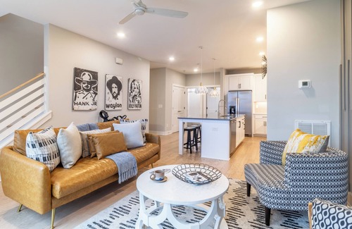 Talbot's Corner House | Monty by AvantStay | 4BDR 4BA, Balcony w/Outdoor Seating, 5mins to DT