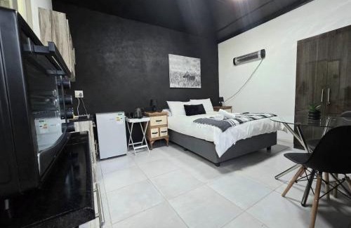 Kimberley Apartment | Moo Manor Flat 1