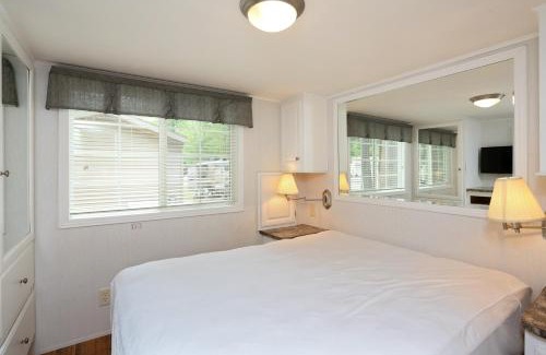 Moody Resort | Moody Beach Camping Resort Cottage - Loft