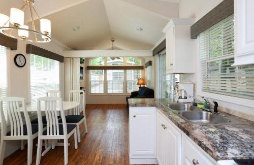 Moody Resort | Moody Beach Camping Resort Cottage - Loft
