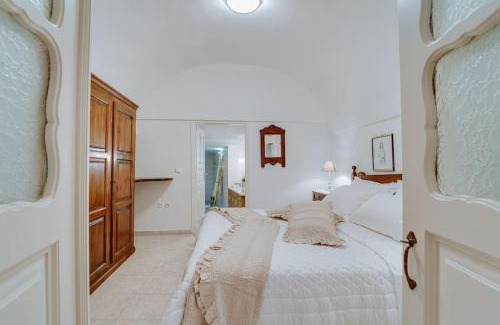 Vothon Villa | Moon Cactus Traditional Cave Suite with Jacuzzi