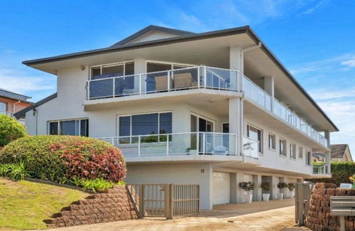 Terrigal Apartment | MOON GLOW| Views, Short walk to beach | Accom Holidays