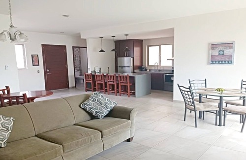 Durango House | Moon House F4: Spacious 3-Bdr House in Downtown