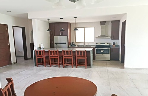 Durango House | Moon House F4: Spacious 3-Bdr House in Downtown