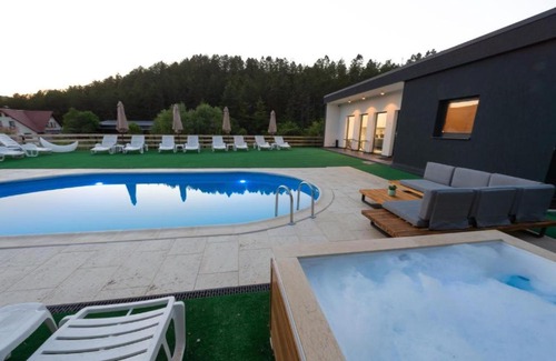 Garbau Villa | Moon House