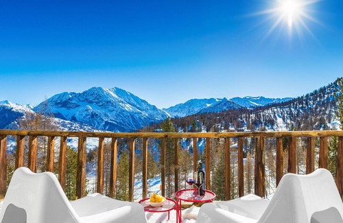 Cesana Torinese Ski Chalet | Moon Mountains Chalet/private SPA upon request/direct access to ski slopes