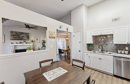 Savannah House | Moon River District, Updated! Wistful Washington
