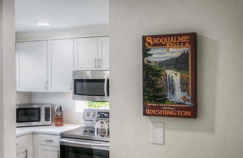 North Bend House | Moon River Suites Wedding Party Lodging on River