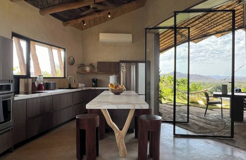 Matapalo Villa | Moon Shape Villa with 360-degree Mountain Views