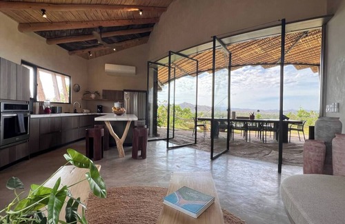 Matapalo Villa | Moon Shape Villa with 360-degree Mountain Views