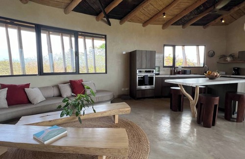 Matapalo Villa | Moon Shape Villa with 360-degree Mountain Views