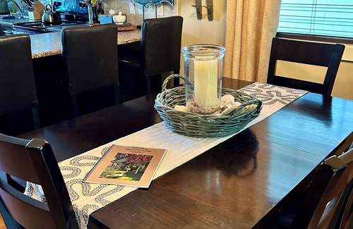 Regional District of Nanaimo Cottage | Moon shell Cottage-a relaxing cozy retreat for all seasons.