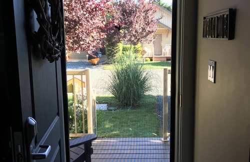 Regional District of Nanaimo Cottage | Moon shell Cottage-a relaxing cozy retreat for all seasons.