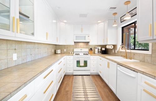 Joshua Tree House | Moonbeam Mountain - Stylish Home W/private Boulders + Hot Tub! 4 Bedroom Home by RedAwning