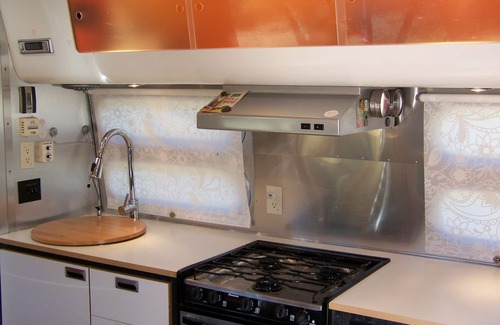 Leander House | "Moonbeam " the Airstream on Round Mountain Ranch