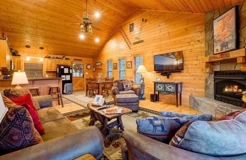 Gatlinburg - Pigeon Forge Cabin | Moonbeams & Star Dreams. A Spectacular Mountain View