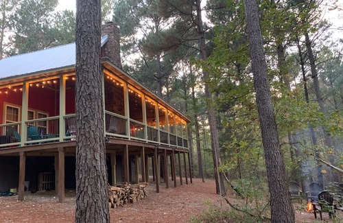 Broken Bow Cabin | Moondance Lodge: Beautiful Cabin Surrounded by Towering Pines w/Huge Deck!