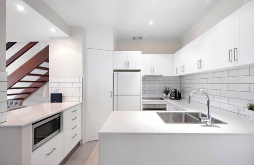 Noosa Heads Apartment | Moondarah: Pet-Friendly Escape