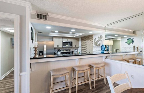 Panama City Beach Condo | Moondrifter 205 - Sleeps 6 - Free Beach Chairs!