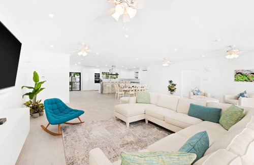 Sunset Crest House | Moonflower Villa: Luxe Oasis in Sunset Crest, Holetown