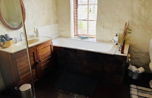 Northampton Bed & Breakfast | Mooniemia Farmhouse Bed and Breakfast