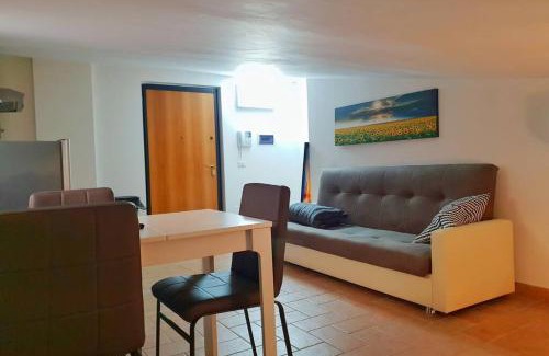 Frattocchie Apartment | Moonlight attic/mansarda