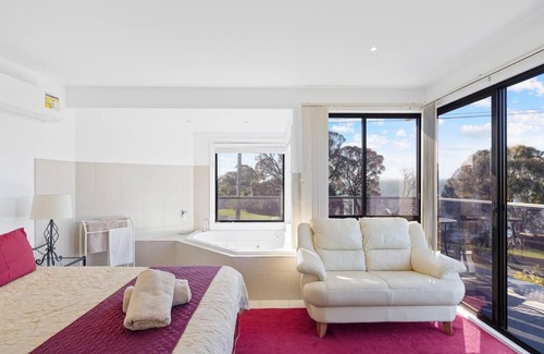 Newhaven Apartment | Moonlight Bay - Apt 2
