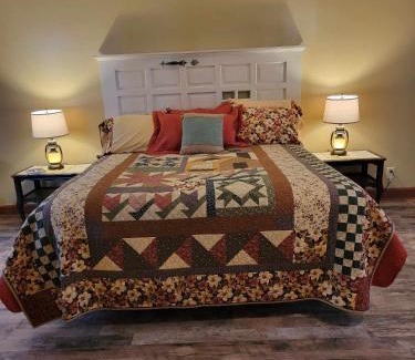 Burks Fork Bed & Breakfast | Moonlight Manor Bed & Breakfast