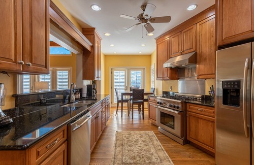 Sugar Grove House | Moonlight Manor - Views, Hot Tub, Privacy!