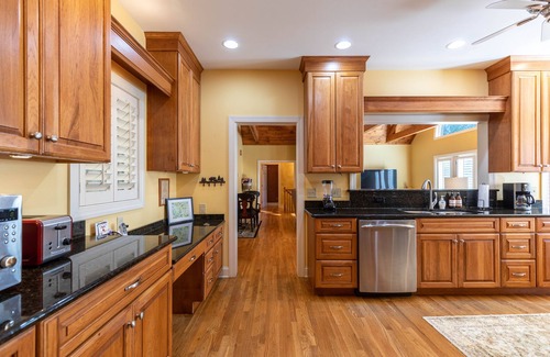 Sugar Grove House | Moonlight Manor - Views, Hot Tub, Privacy!