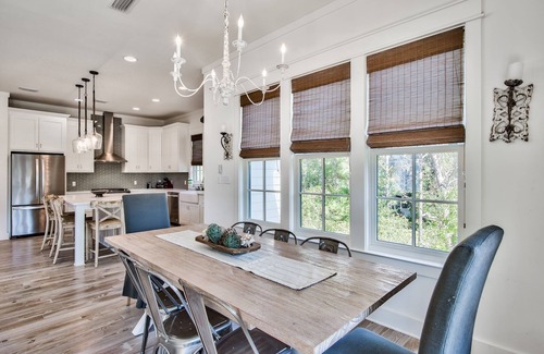 SeaNest Village House | Moonlight Mile- Dog Friendly- 4 Bikes!- Golf Cart!