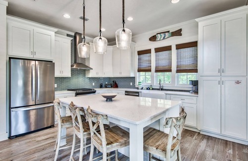SeaNest Village House | Moonlight Mile- Dog Friendly- 4 Bikes!- Golf Cart!