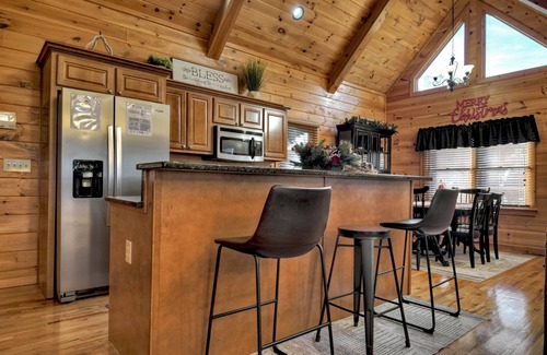 Cherry Log Cabin | Moonlight Mountain Cabin - Great views and a hot tub!