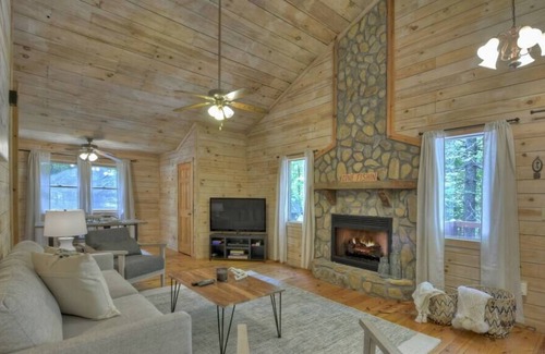 Epworth Cabin | Moonlight Retreat - Book 2 get 3rd night free!