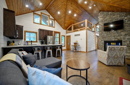 Pickens Cabin | Moonlight Ridge-Loft/Privacy/HotTub