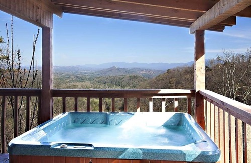Gatlinburg - Pigeon Forge Cabin | Moonlight & Roses - Sleeps 2
